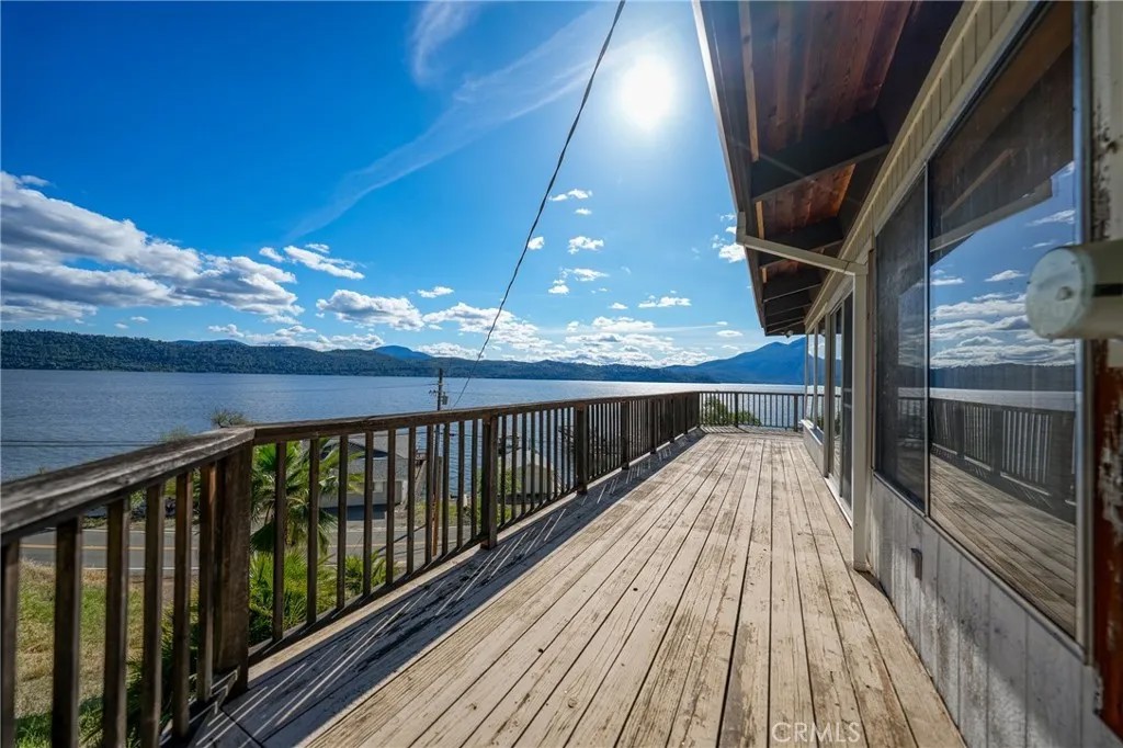 12805 Lakeshore Drive