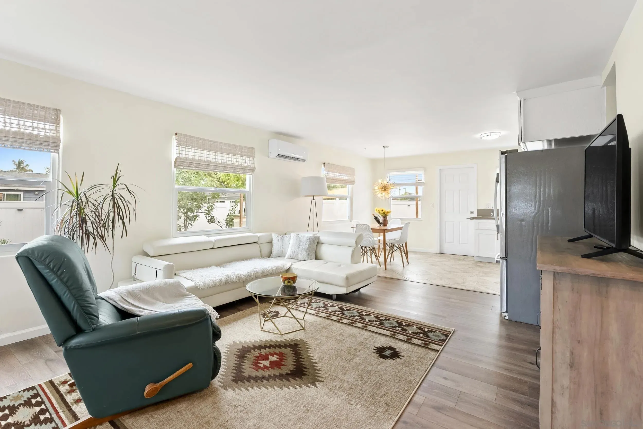 San Diego, California 91945, United States, 4 Bedrooms Bedrooms, ,3 BathroomsBathrooms,Residential,Active,214786