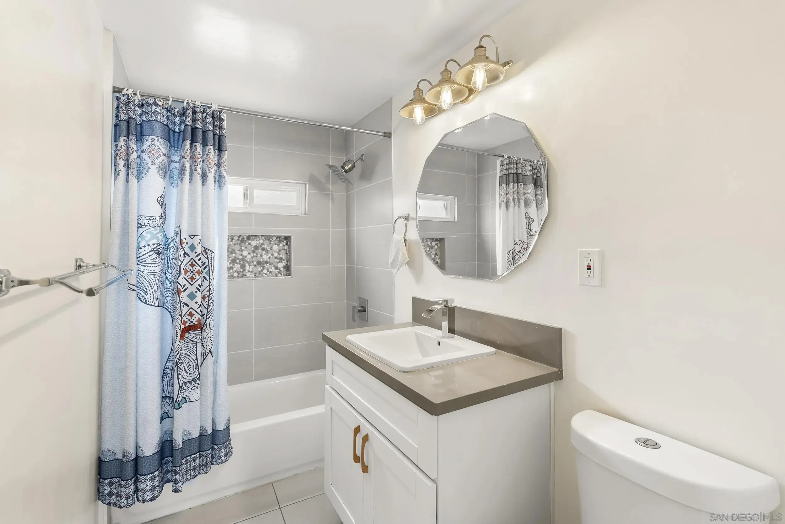 San Diego, California 91945, United States, 4 Bedrooms Bedrooms, ,3 BathroomsBathrooms,Residential,Active,214786