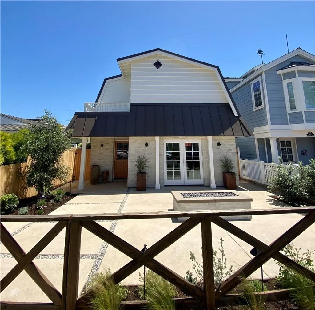 Photo of 602 Marguerite Ave, Corona Del Mar, CA 92625 (MLS # NP26011619)