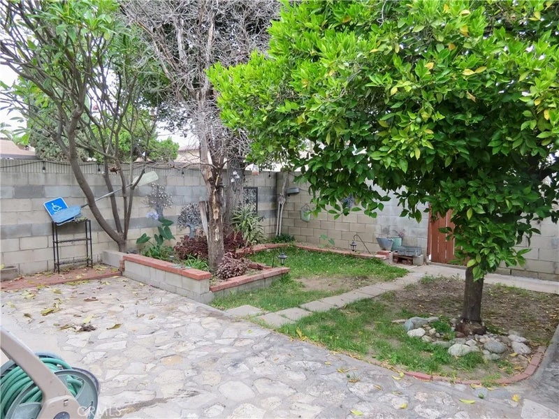 212 N Azusa