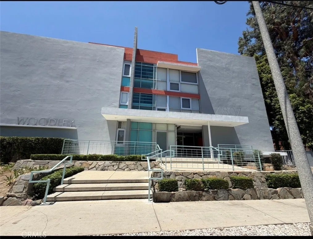Photo of 4807 Woodley Ave #309, Encino, CA 91436 (MLS # SR26163775)