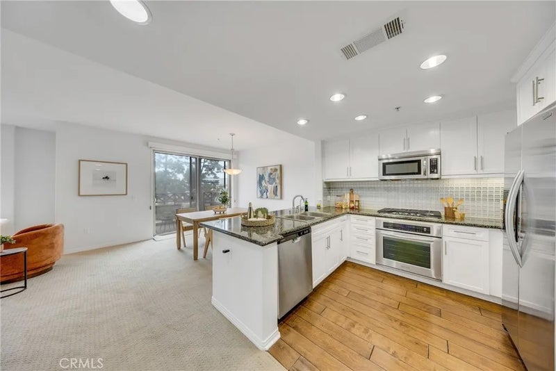 931 E Walnut 307