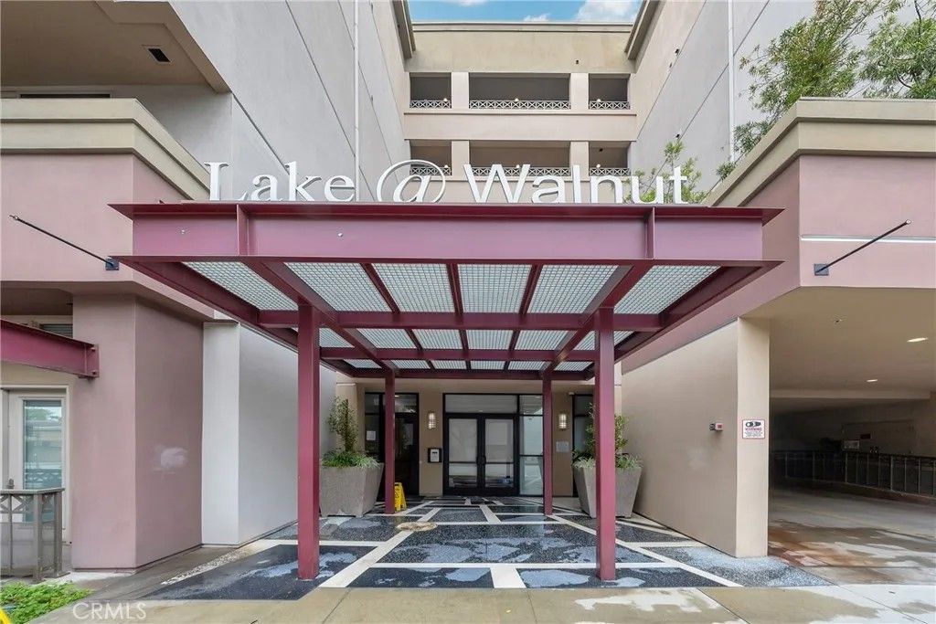 Photo of 931 E Walnut ST #307, Pasadena, CA 91106 (MLS # AR26104814)
