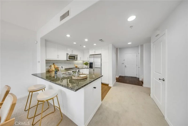 931 E Walnut 307
