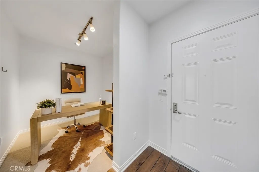 931 E Walnut 307