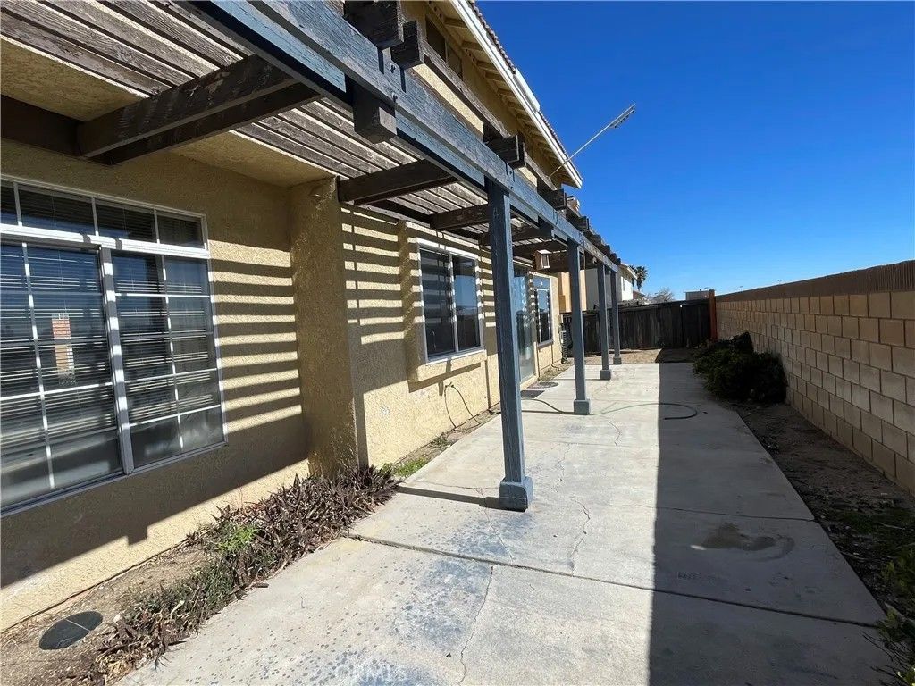 Photo of 14527 Pony Trail Road, Victorville, CA 92392 (MLS # AR26037508)