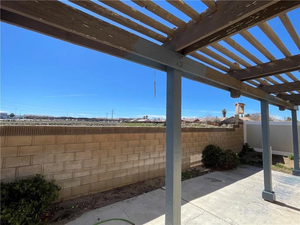 Photo of 14527 Pony Trail Road, Victorville, CA 92392 (MLS # AR26037508)