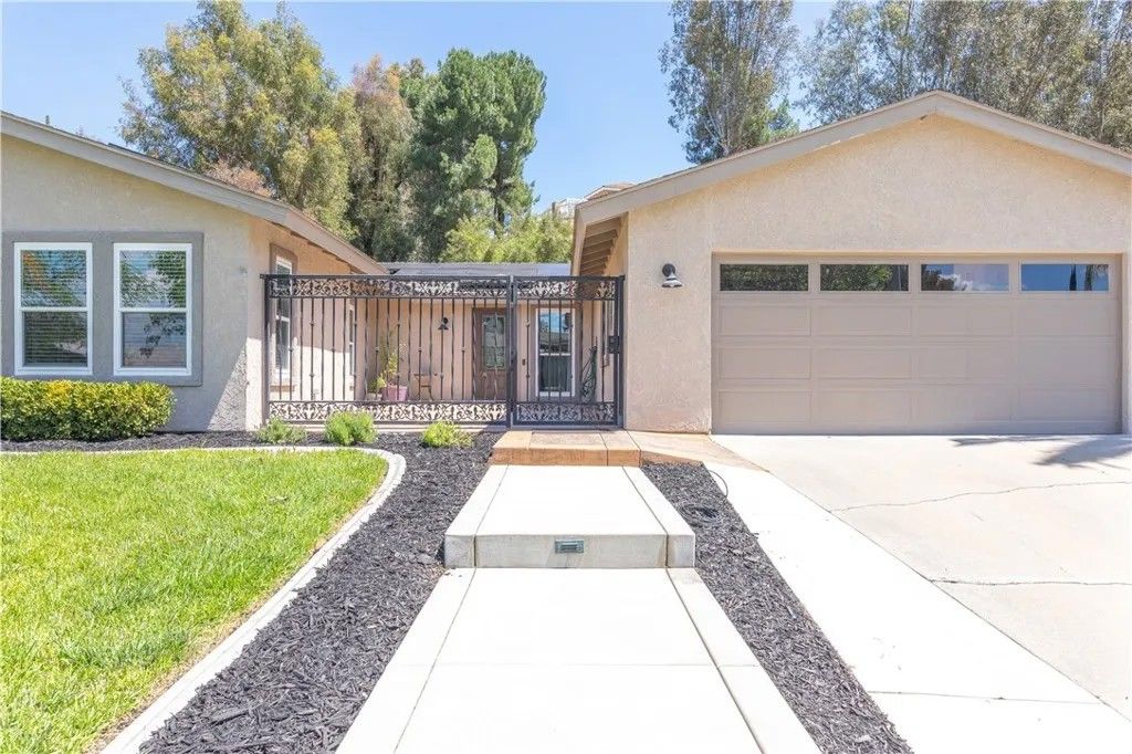 Photo of 42540 Escolacata Drive, Temecula, CA 92592 (MLS # SW26067615)