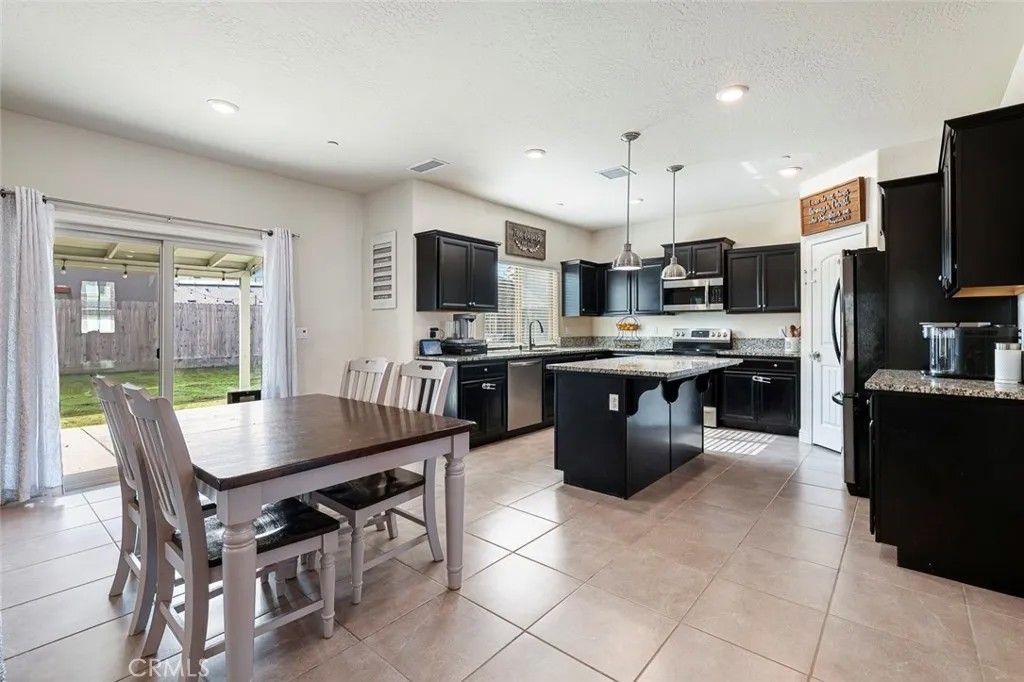 Photo of 6883 E Robinson Ave, Fresno, CA 93727 (MLS # FR26045916)