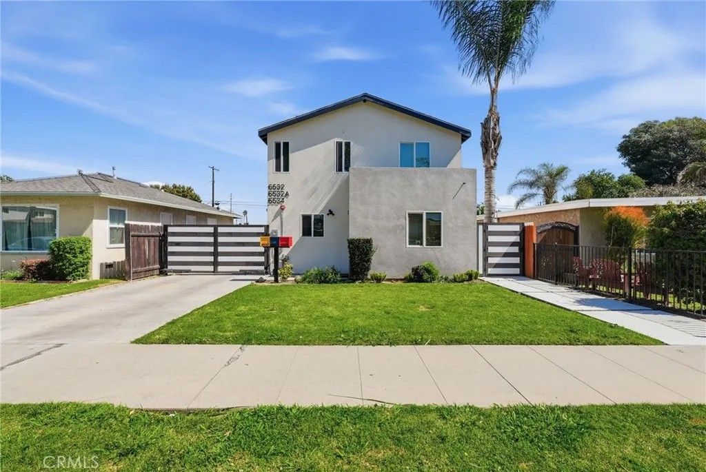 Photo of 6532 Johnson Ave, Long Beach, CA 90805 (MLS # DW26054294)