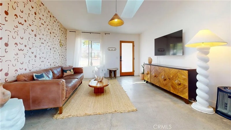 7005 Hillview