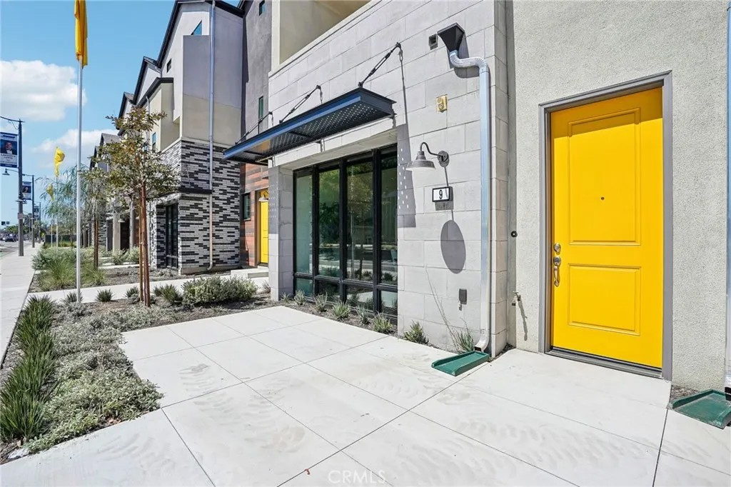 5876 Linden Ave Avenue 9