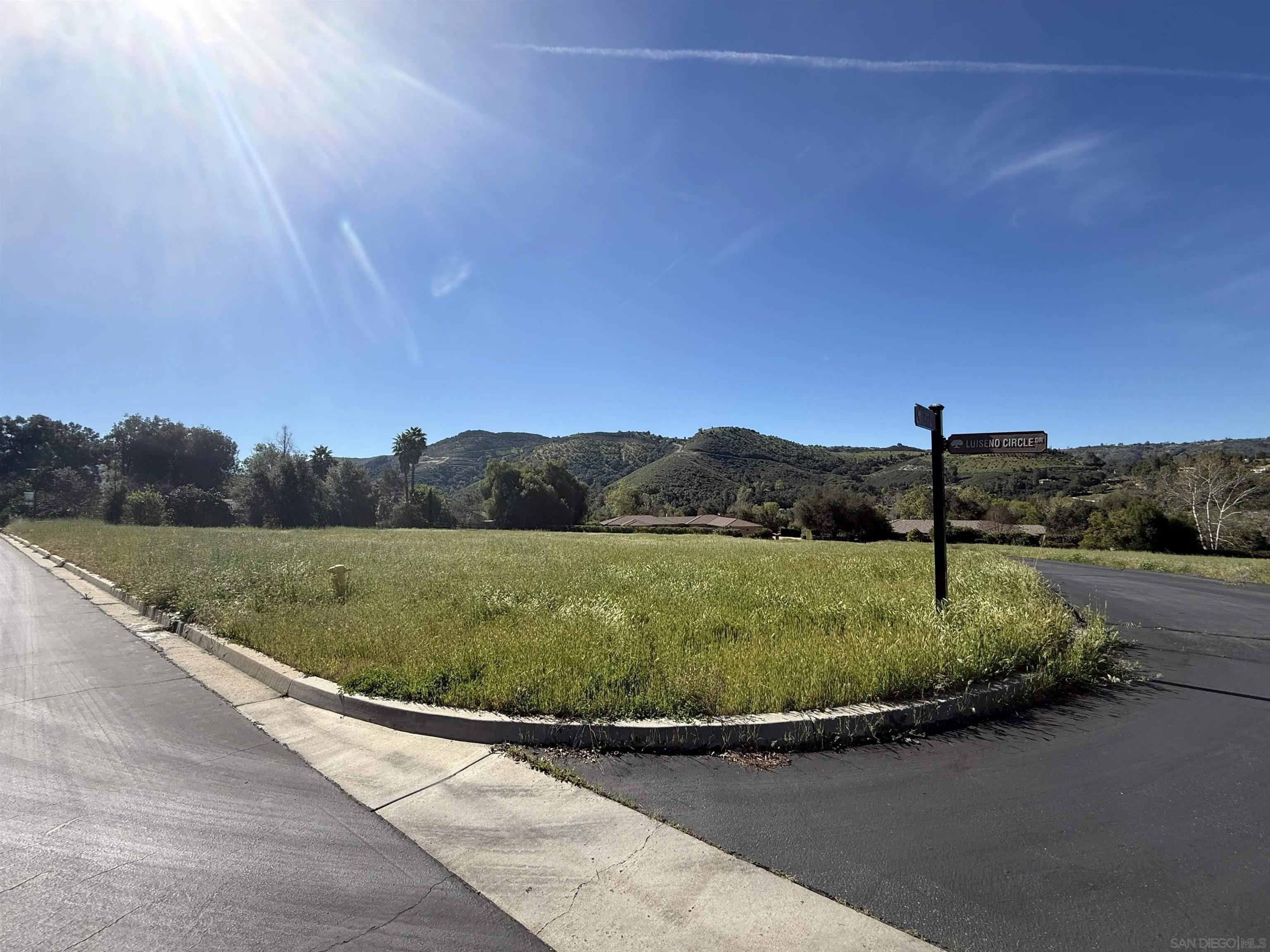 Luiseno Circle Dr 00