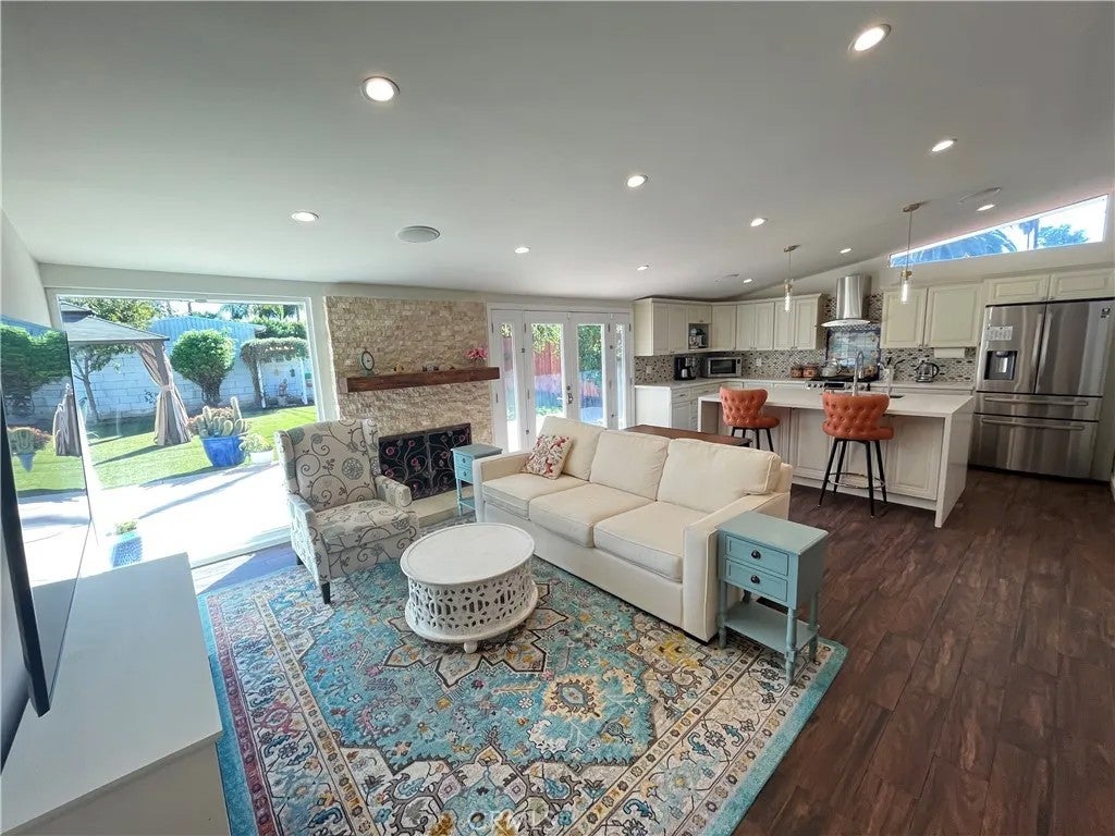 19412 Cantara St