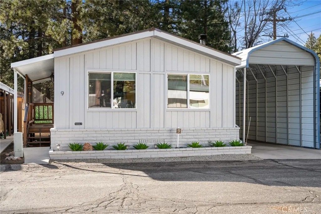 Photo of 475 Thrush Dr #9, Big Bear Lake, CA 92315 (MLS # IG26051783)