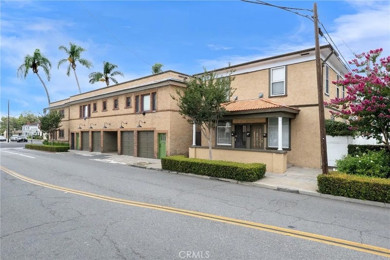 1301 N Broadway