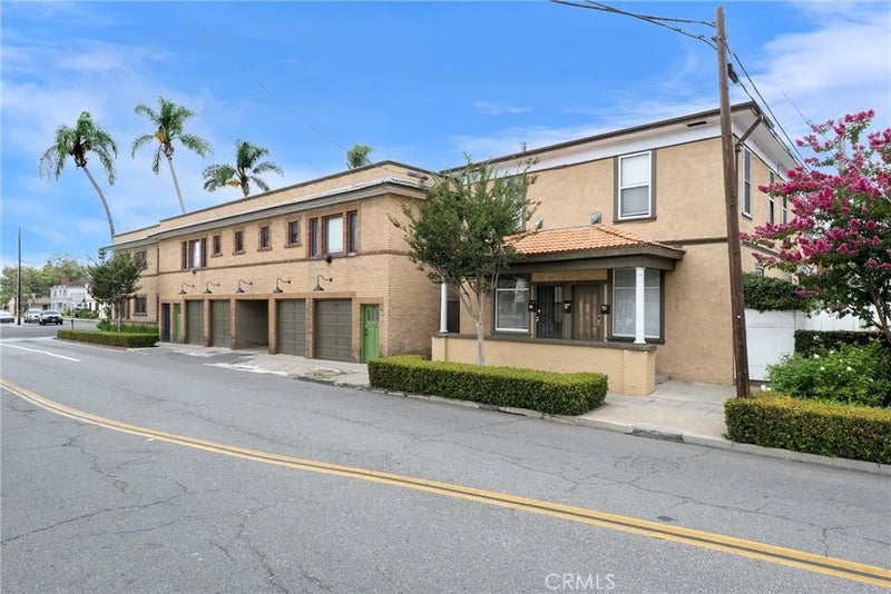 1301 N Broadway