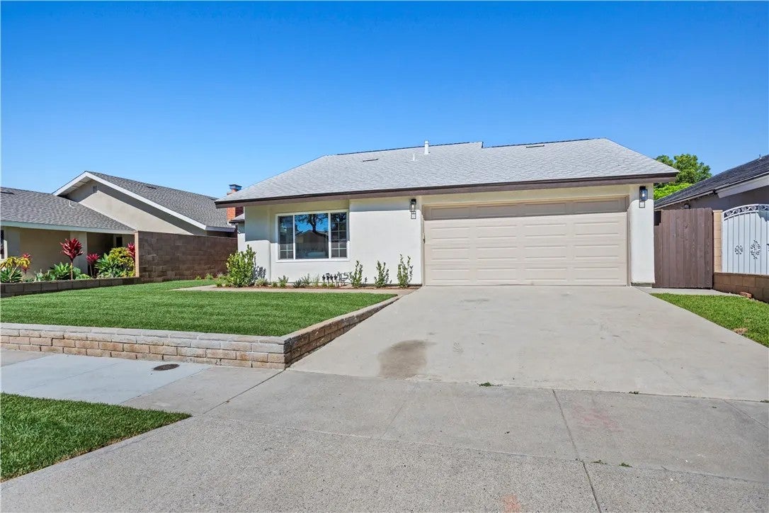 3209 S Diamond