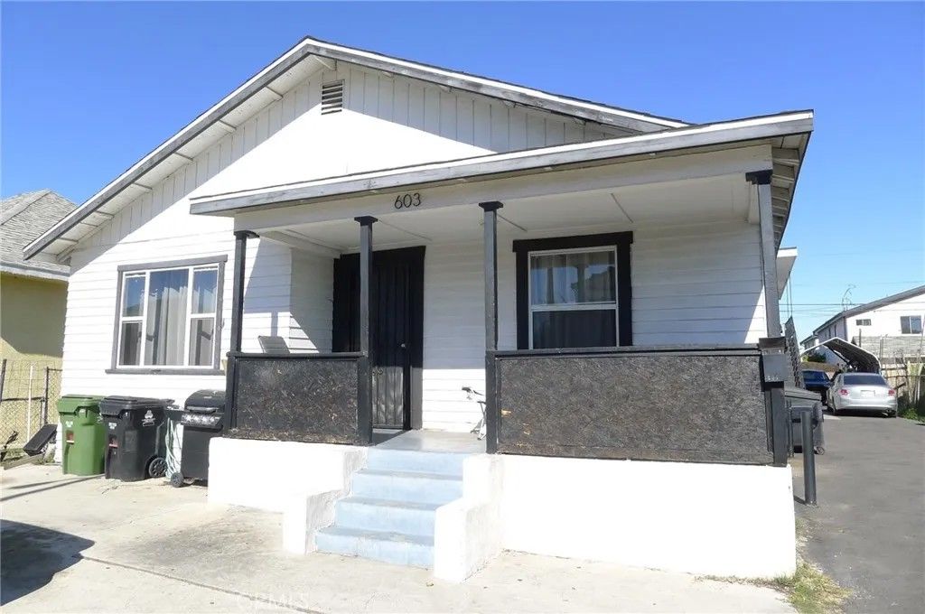 Photo of 603 W 75th St, Los Angeles, CA 90044 (MLS # WS26038716)