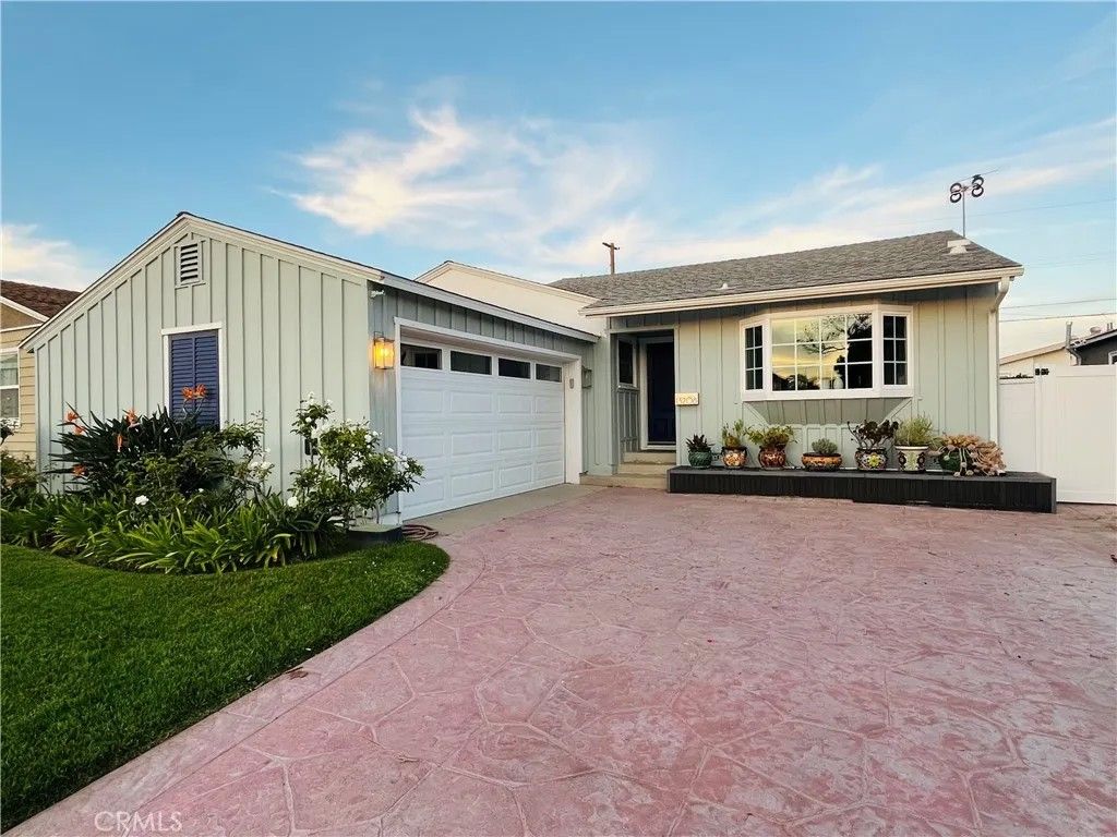 Photo of 13208 Hansworth Ave, Hawthorne, CA 90250 (MLS # SB26044221)