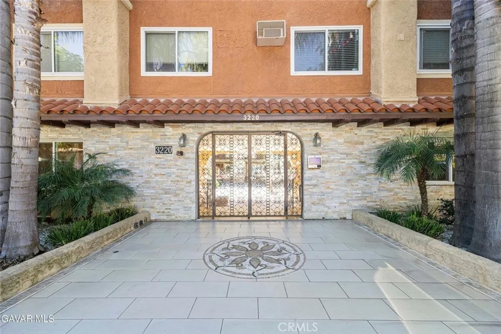 3220 Altura Avenue 220