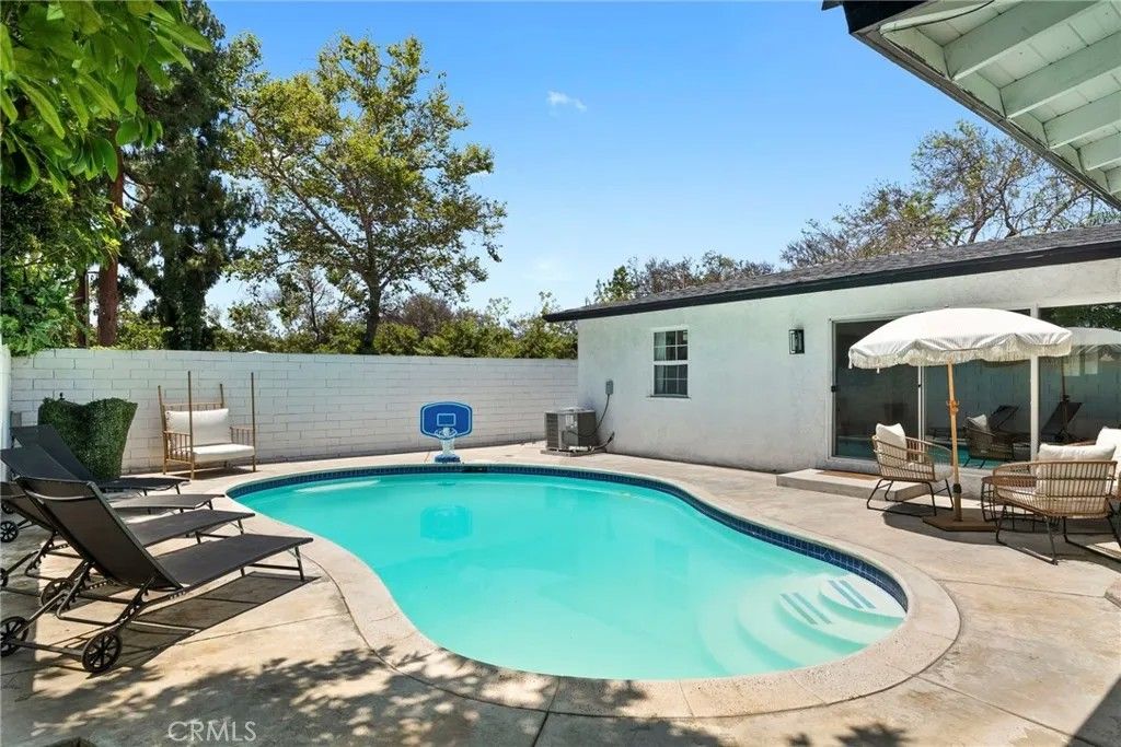 Photo of 2214 Edna Drive, Santa Ana, CA 92706 (MLS # OC26057883)