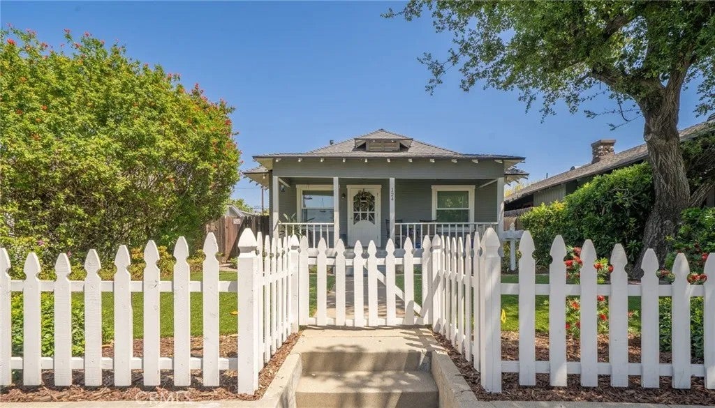 124 N Vista Bonita Avenue
