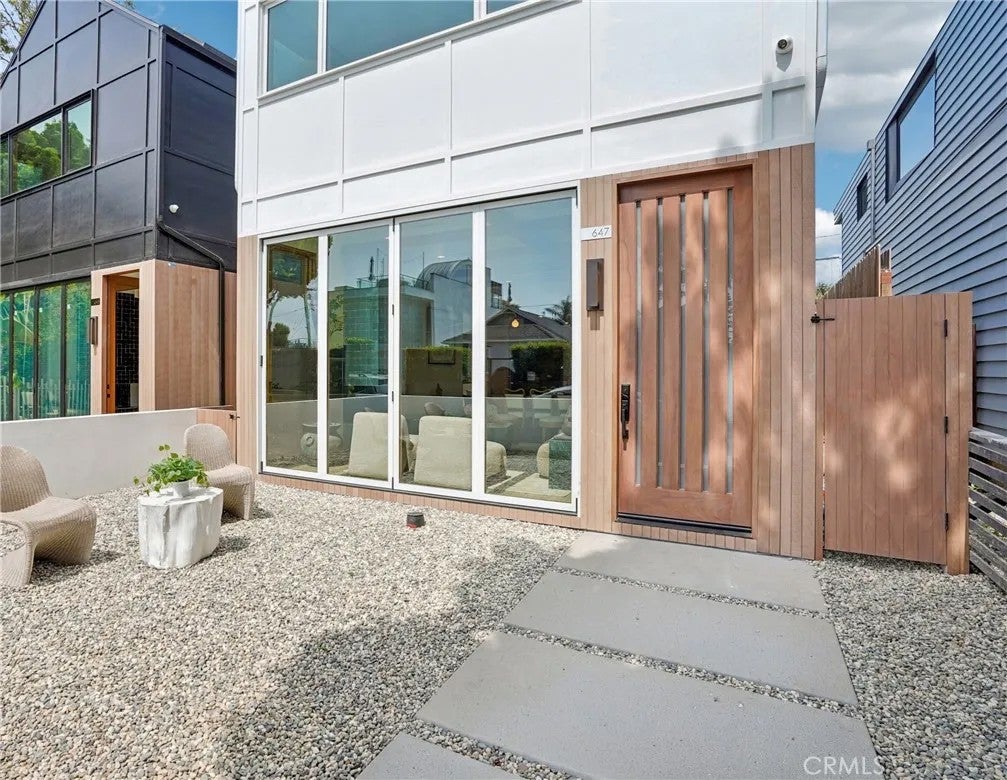 647 Navy Street