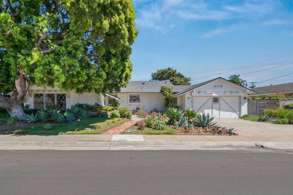 Photo of 8925 Cliffridge Avenue, La Jolla, CA 92037 (MLS # 260020463)