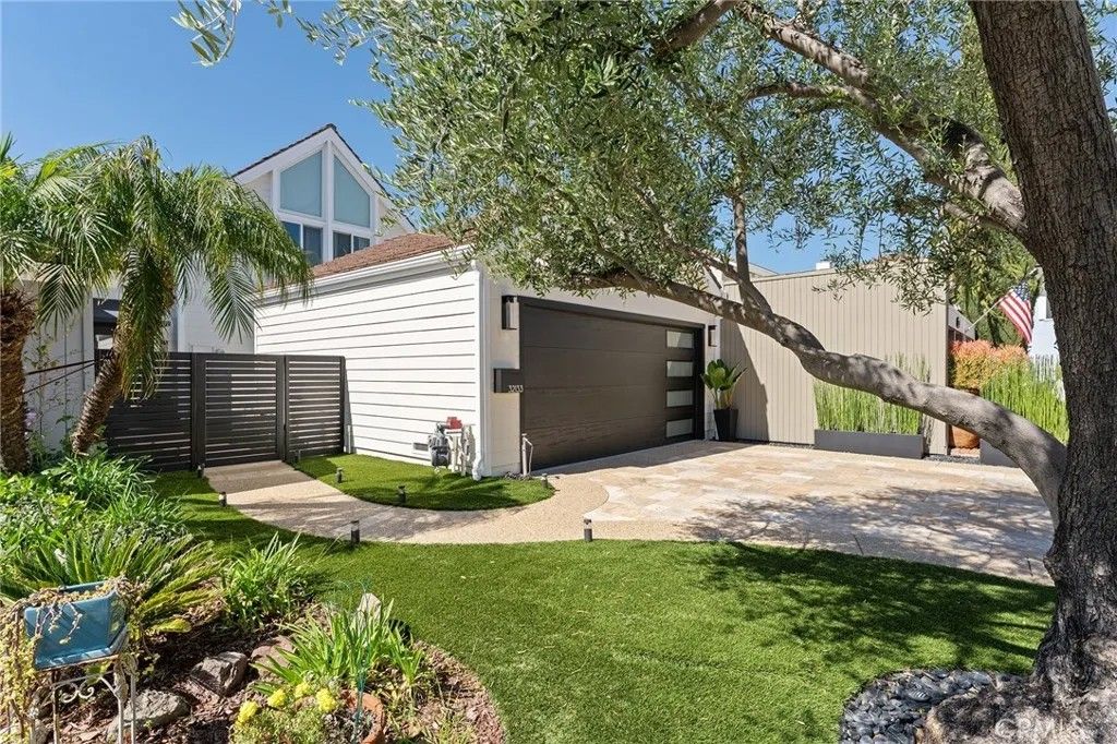 Photo of 32133 Harborview Lane, Westlake Village, CA 91361 (MLS # SR26061722)