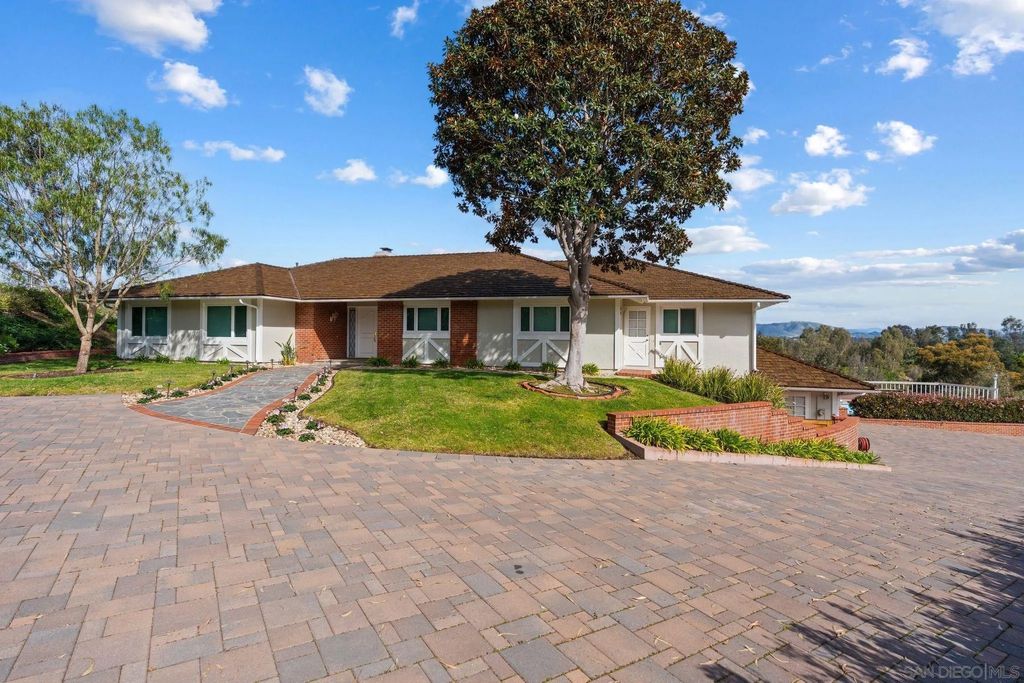 Photo of 16032 Puerta Del Sol, Rancho Santa Fe, CA 92067 (MLS # 260005953)