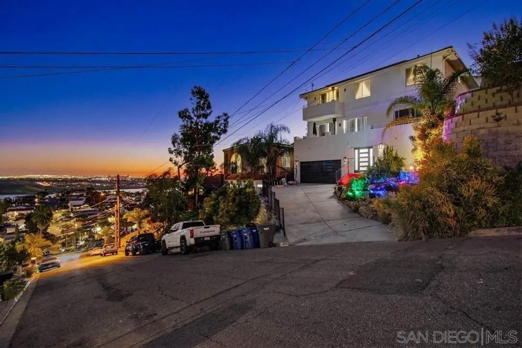 Photo of 1644 Cuyamaca Ave, Spring Valley, CA 91977 (MLS # 2601031)