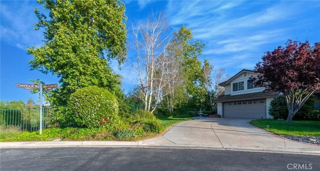 Photo of 10 Valley Crest Road, Simi Valley, CA 93065 (MLS # SR26071855)