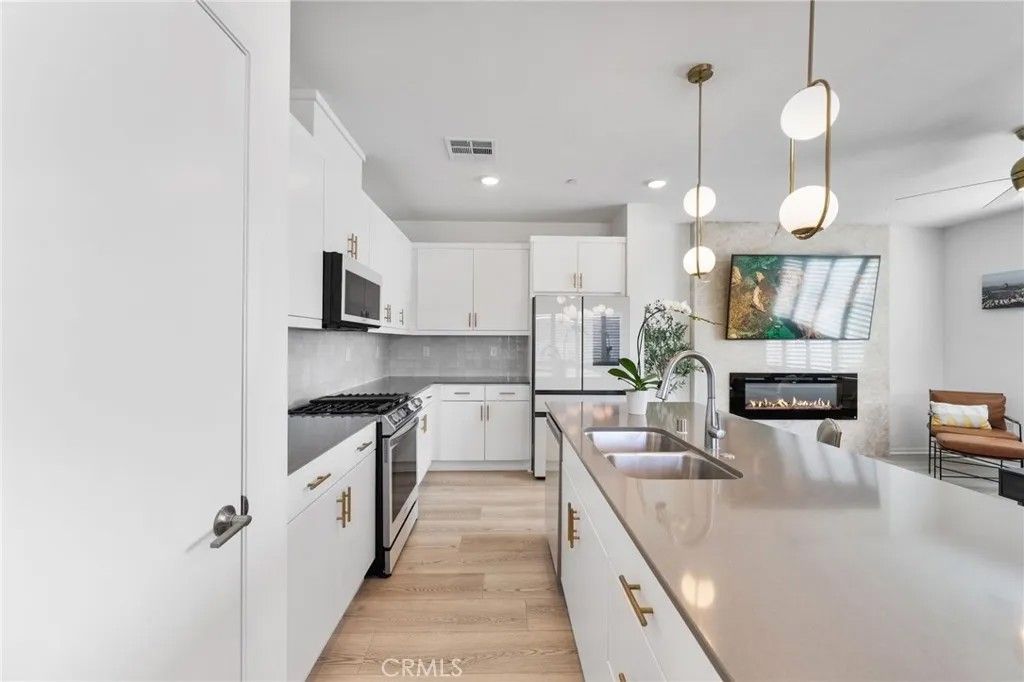 Photo of 303 Sweet Place, Fallbrook, CA 92028 (MLS # SW26000079)