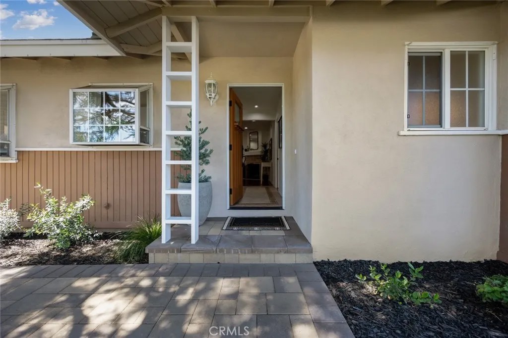 2415 Frances