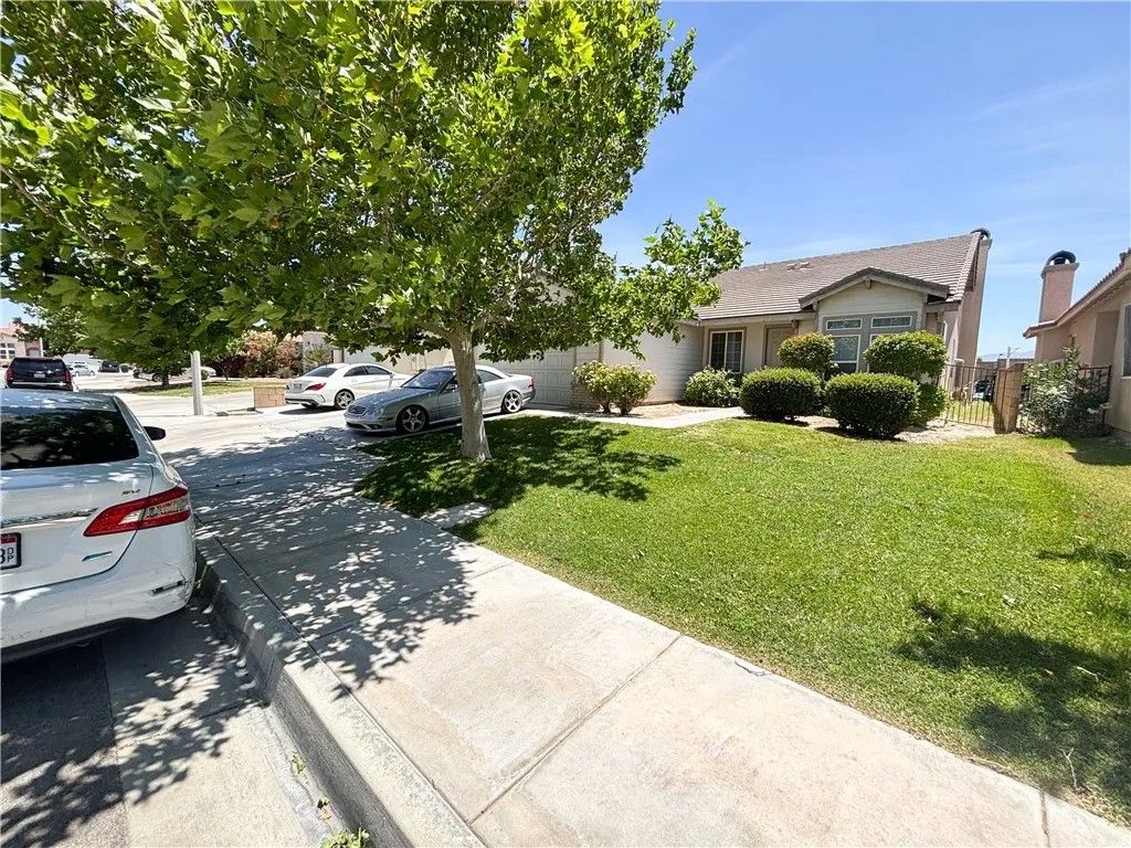 Photo of 4042 W Avenue J9, Lancaster, CA 93536 (MLS # CV26107597)
