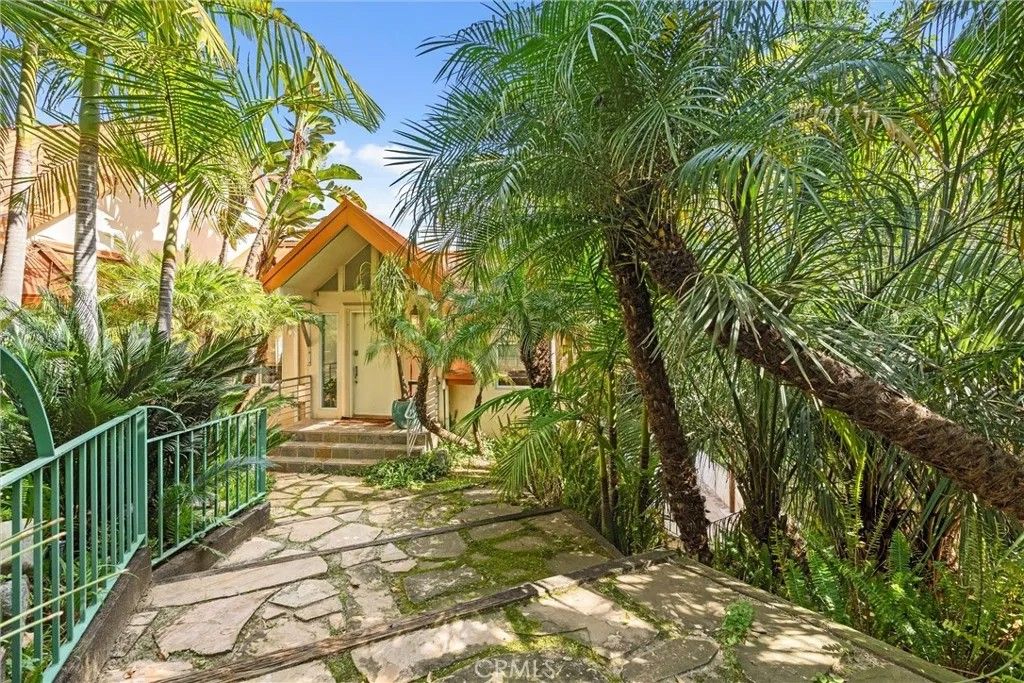 Photo of 2127 Kress Street, Hollywood Hills, CA 90046 (MLS # WS26032674)