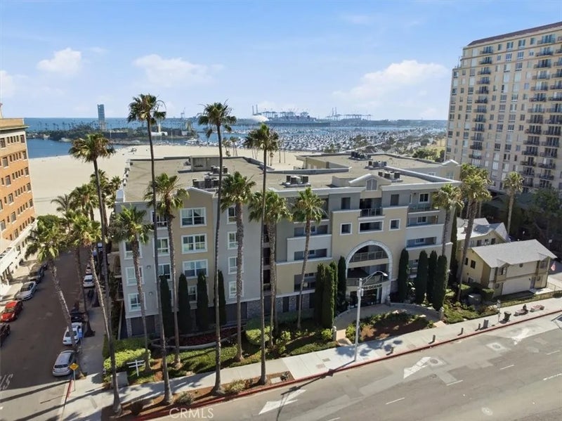 1000 E Ocean 402