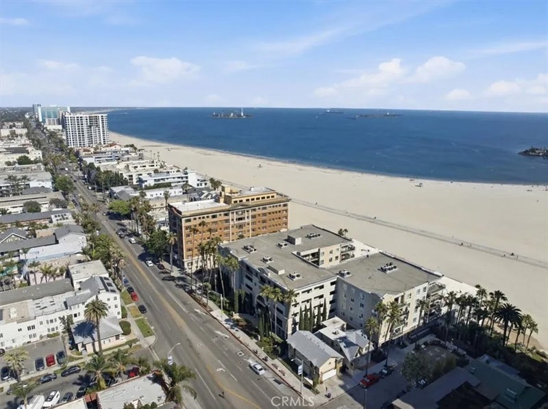 1000 E Ocean 402