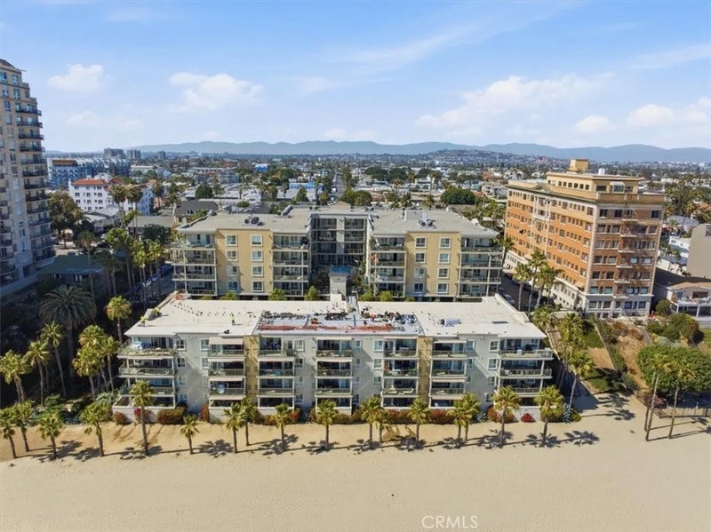 1000 E Ocean 402