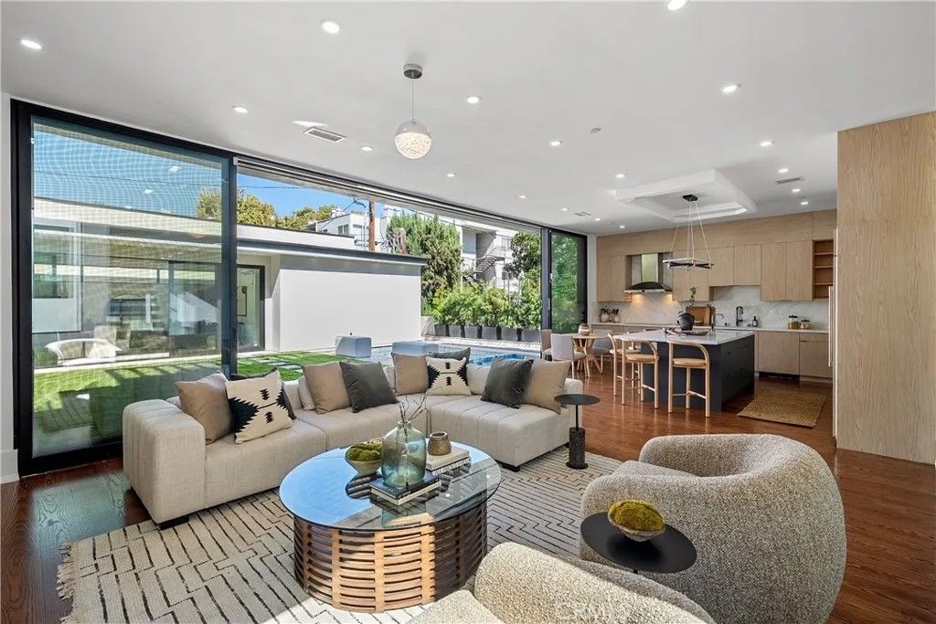 Photo of 14519 Greenleaf Street, Sherman Oaks, CA 91403 (MLS # SR26064012)