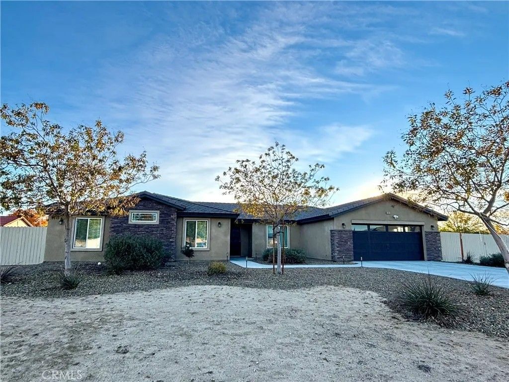 Photo of 13823 Wawona Road, Apple Valley, CA 92307 (MLS # TR25281684)