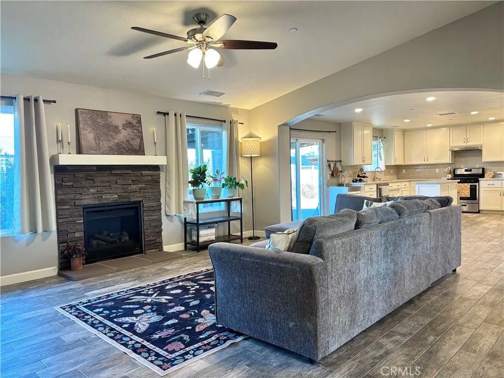 Photo of 13823 Wawona Road, Apple Valley, CA 92307 (MLS # TR25281684)