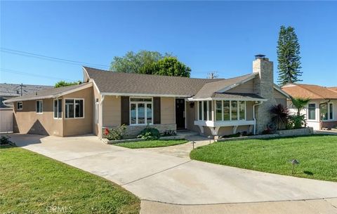 Photo of 306 Parkwood Drive, Glendale, CA 91202 (MLS # GD26051605)