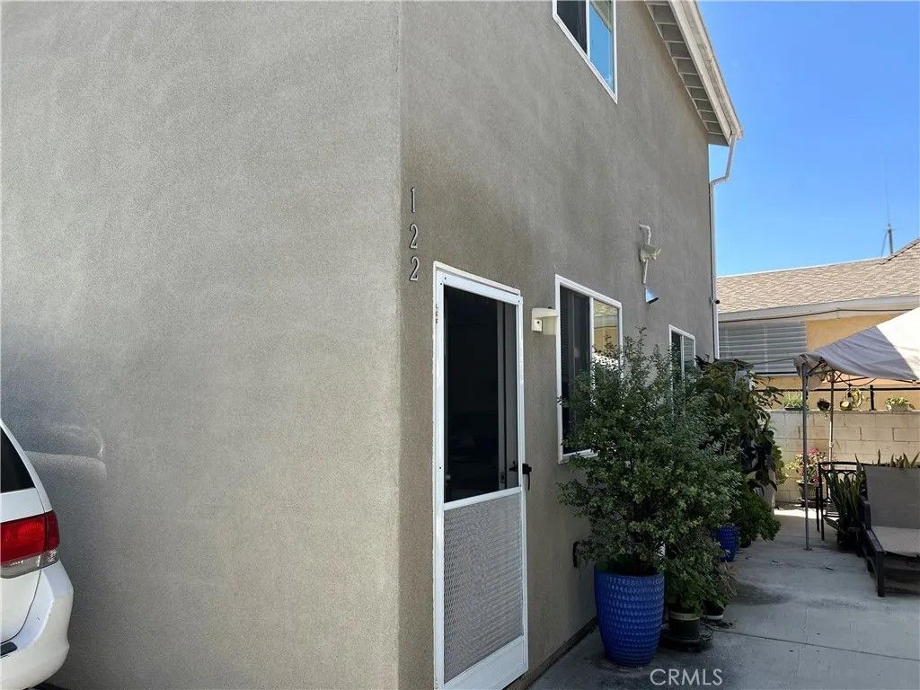 Photo of 122 E 31st Street, Los Angeles, CA 90011 (MLS # SR26025680)