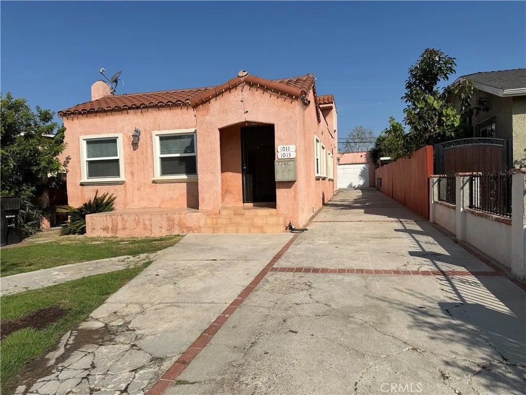 Photo of 1011 E 65th St, Inglewood, CA 90302 (MLS # PW26072797)