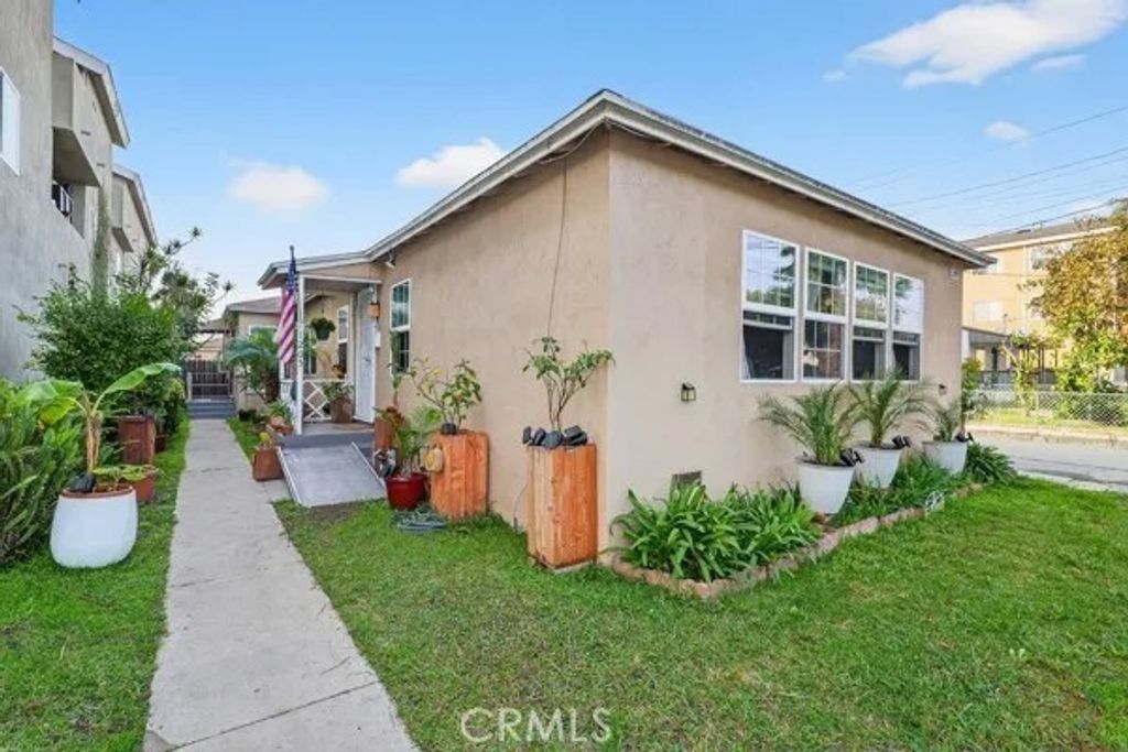 Photo of 1205 Belmont Avenue, Long Beach, CA 90804 (MLS # PW25276300)