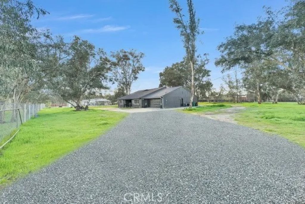 Photo of 28625 Shady Tree Ln, Winchester, CA 92596 (MLS # SW26002987)