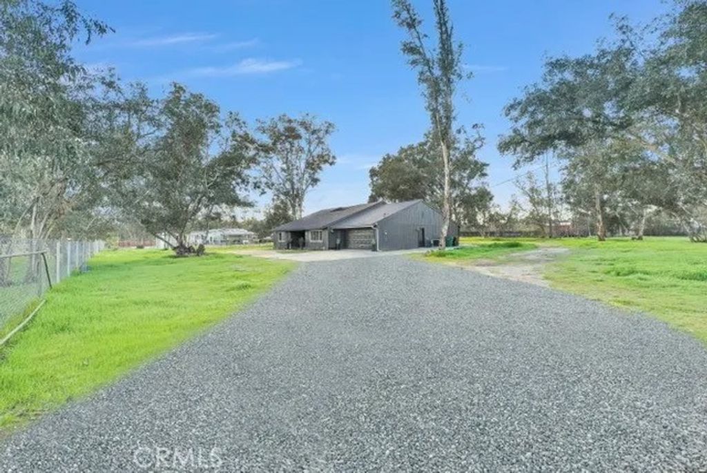 Photo of 28625 Shady Tree Ln, Winchester, CA 92596 (MLS # SW26002987)